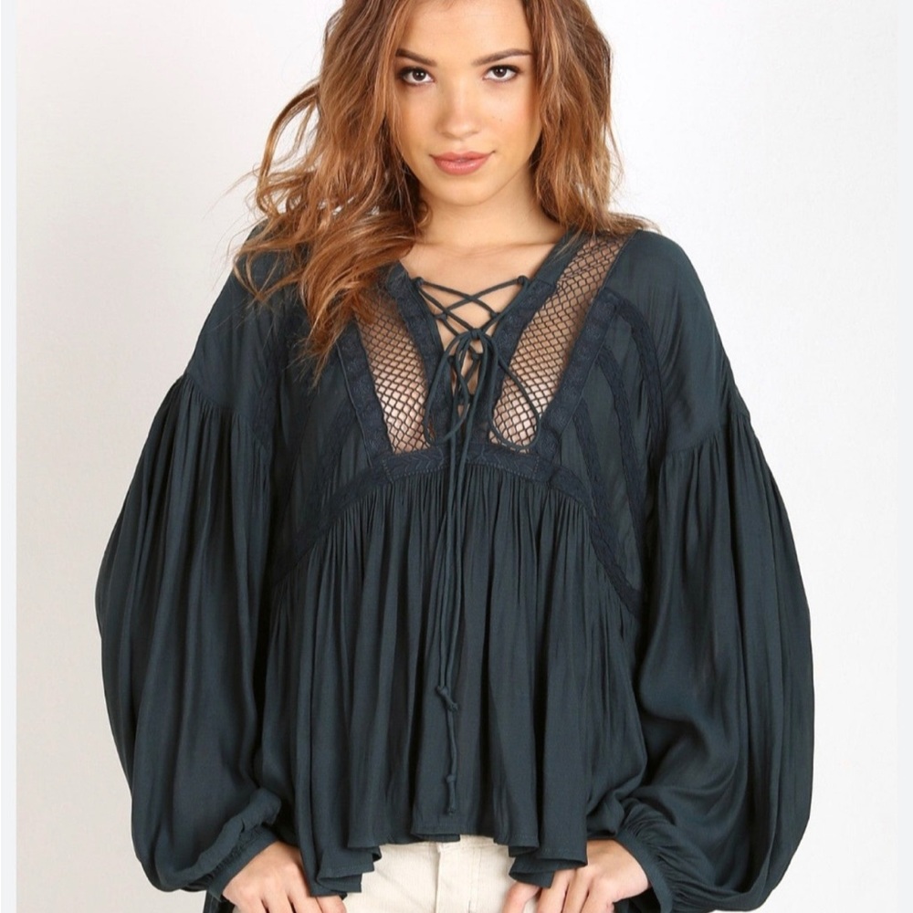 Free People SEXY womens med top balloon sleeves tie front beautiful rich fabric